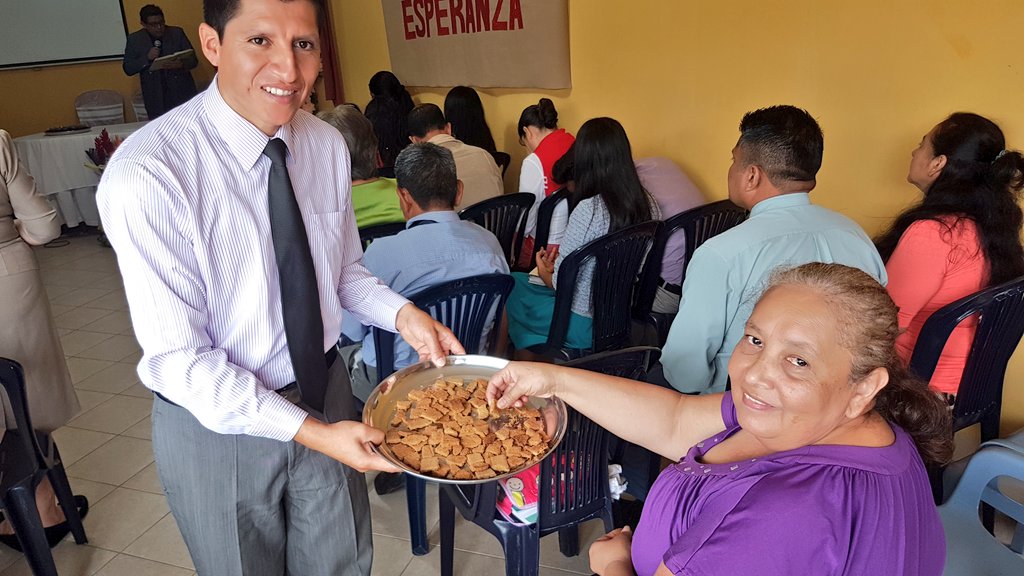 Pasvinueza1's tweet photo. #Ritodehumildad y #SantaCena en la iglesia de los rosales @adventistasEC @NuevoTiempo_Ec @AdventistasMEN @samuelvelaskez @emersonnfreitas @chinchayzuta https://t.co/YETdgoGGIY