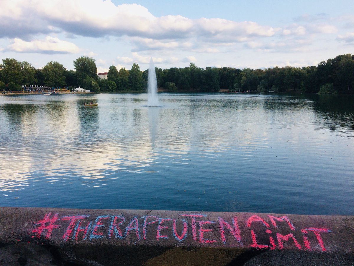 Auch in #Berlin #weissensee werden PhysiotherapeutInnen knapp oder sind immer schwieriger zu bekommen: Personalflucht... #therapeutamlimit #kreideaktion <a href="/jensspahn/">Jens Spahn</a> <a href="/Dr_Roy_Kuehne/">Dr. Roy Kühne</a> <a href="/BMG_Bund/">Bundesgesundheitsministerium</a> #ohnemeinenenphysiotherapeuten #therapeutenamzug