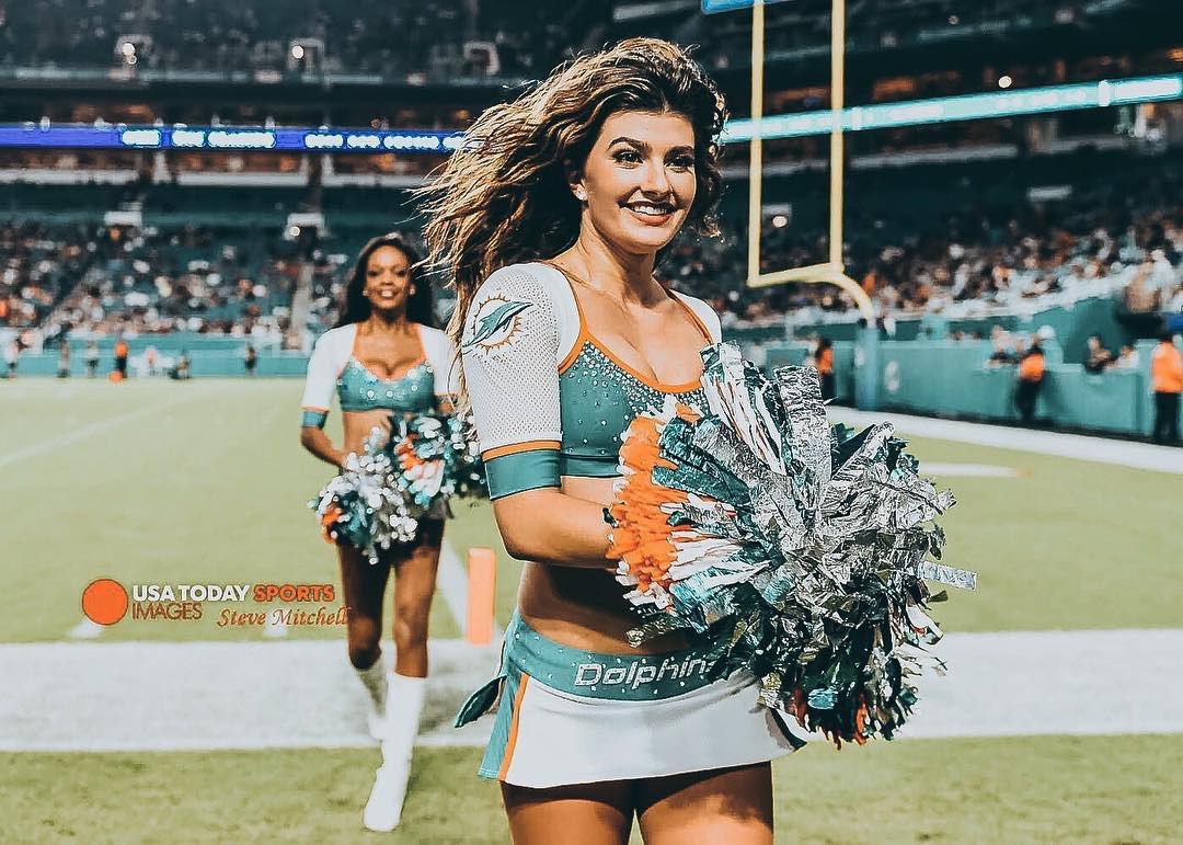 About_Cheering's tweet photo. #FinsUp everybody, our favorite lil’ Dolphin, @allyrahn is back! Let’s be sure we give her a whole lotta love this Football Season! 🐬✨
#Cheerleading #NFL #FootballSeason #Cute #TopTags #Miami https://t.co/jM3mJU38T6