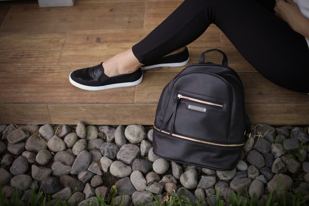 Celidamagana's tweet photo. Pasé a desearles un lindo fin de semana 🌟 
👟 &amp; 💼 @PaylessInsider 
#smile #behappy #enjoylife #beyourself #estilopayless #paylessforstyle https://t.co/aH3bcm2DsN