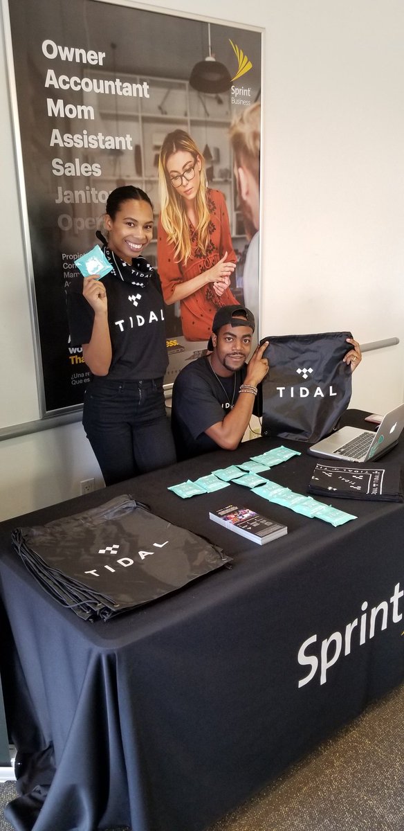 ChrisTracy81's tweet photo. Elmwood Park #SprintStore is rockin' out! Stop by and see our live DJ and #Tidal for our #SizzlingSprintSaturday! Save some money and switch to #Sprint with a ton of amazing offers for today only! https://t.co/wq5YWF7lfL