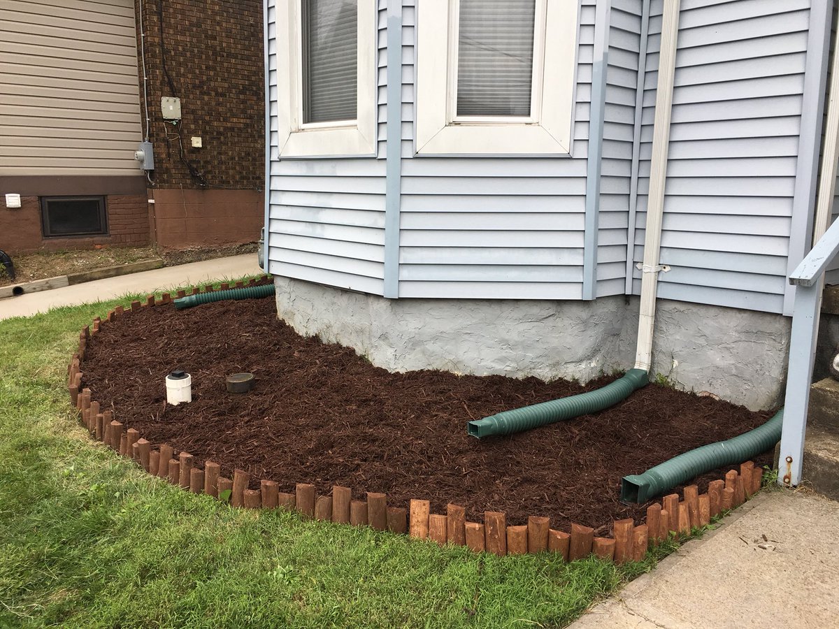 BrokawElizabeth's tweet photo. 18 bags of mulch later and @CharlieBlix and I have unlocked another home owner badge! #sweaty #secondshower https://t.co/PZk8sl54U2