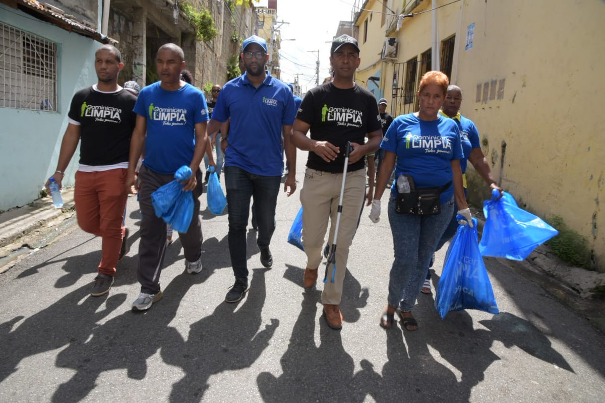 propeepgob's tweet photo. La unión hace la fuerza y así lo demuestra el sector  El Caliche de Cristo Rey donde todos nos unimos en un operativo de limpieza comunitario encabezado por el Lic. Domingo Contreras https://t.co/EjLypRaege