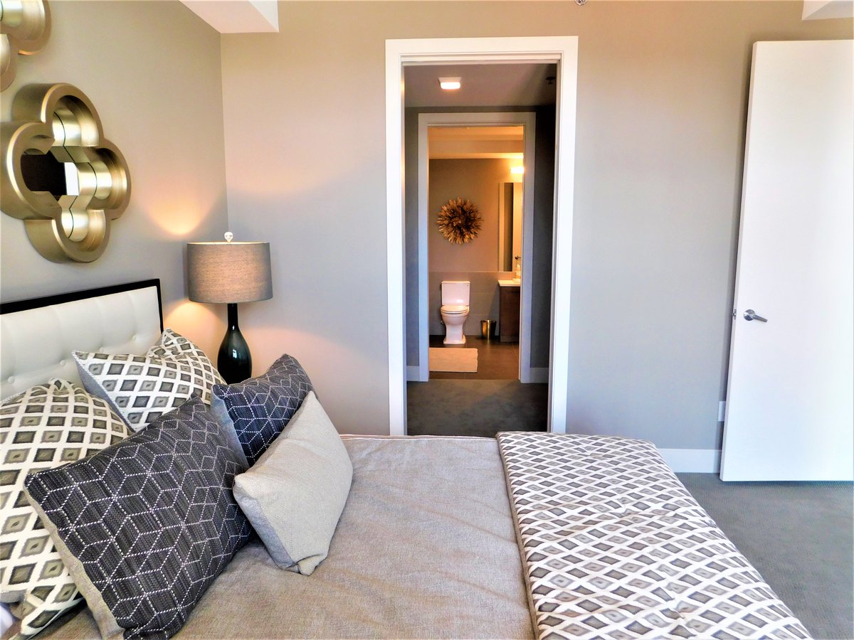 OneUCircle's tweet photo. Whether you choose a one, two or three bedroom apartment or penthouse, #OneUCircle offers high ceilings, an abundance of natural lighting and spacious walk-through or walk-in closets.
.
.
We're Now Open & Move In Ready! Call us at (216) 416-9995 https://t.co/fpz0gajlfP