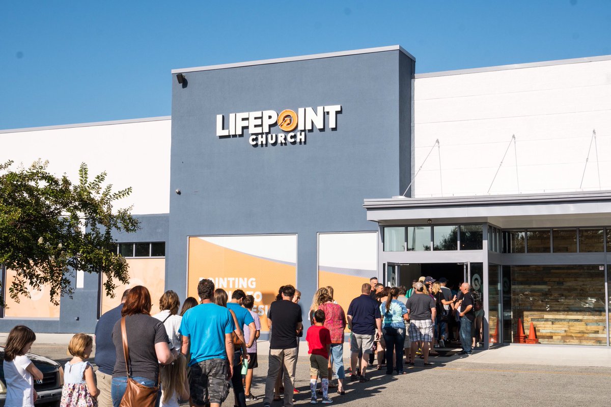 lifepointnow's tweet photo. DREAM TEAM EXPERIENCE
So thankful for the hundreds of people taking time out of their weekend to take NEXT STEPS and get connected to what God is doing in our church. Lifepoint would not be What it is without our volunteers.
#PointingPeopleToLife #SavedPeopleServePeople https://t.co/meRiaGDR1h