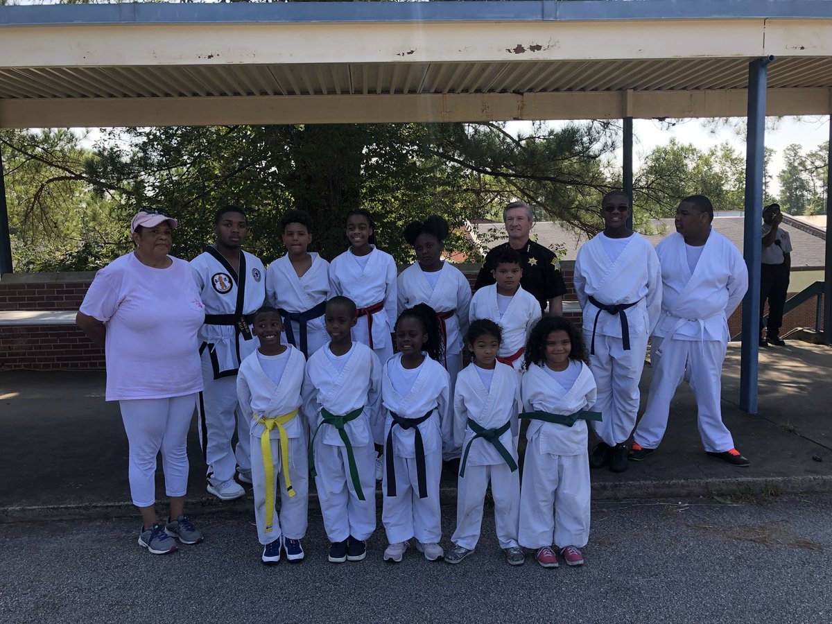 RCSD's tweet photo. Sheriff #LeonLott with all the wonderful participants of the Lincolnshire/Deputy Keith Cannon 13th Annual Youth Community Back to School Bash! #CommunityPolicing https://t.co/LTBqZEAqyJ