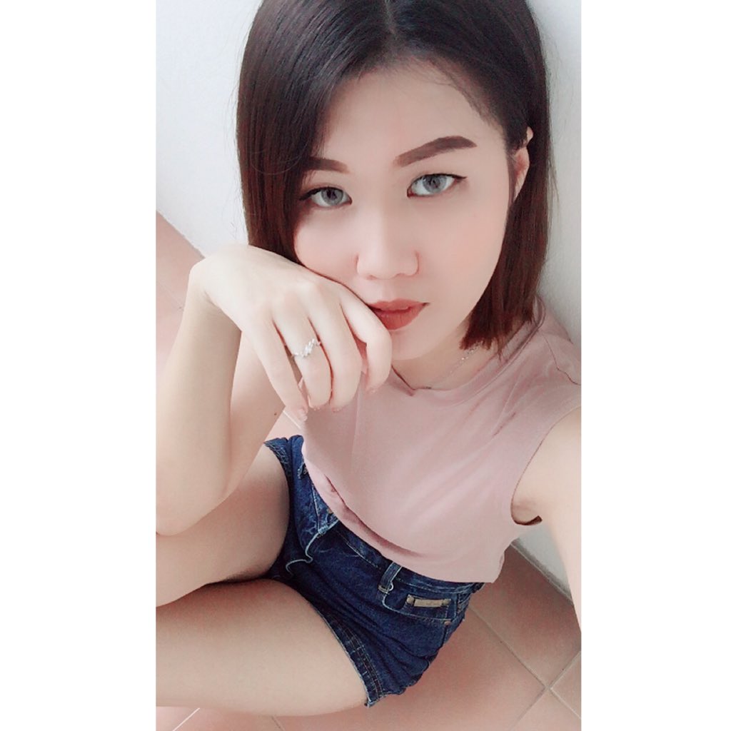 SrkSiri's tweet photo. สถานะที่น่ากลัวที่สุด
���ือ สถานะที่ไม่มีสถานะ 
#สถานะไม่ชัดเจน #สถานะคนคุย #รักคนที่ไม่ควรรัก #คนโสด2018 #คนเหงา2018 #โลกสีเทา #เหงา https://t.co/wlifT7J5NT