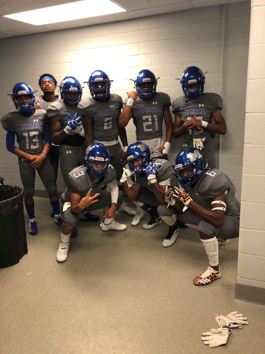 marshaun_xcool's tweet photo. Nice win in the new uni Ⓜ️🙌 #1-0 #12reasons #21problems https://t.co/CMt64Q4evQ