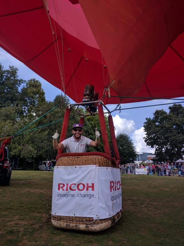 XBallooning's tweet photo. We are tethering the @RicohUK imagine.change. special.shape cube in the main arena for the crowds at the #OswestryBalloonCarnival! Come and see us this weekend! #XBallooning #hotairballoon #oswestry #Lindstrand #RicohUK https://t.co/ufrKFb5eTi