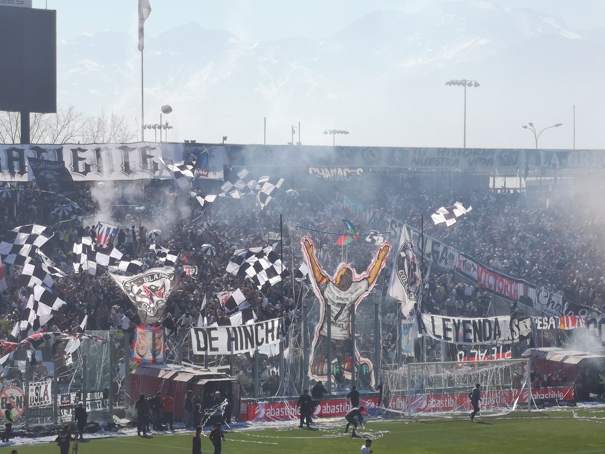 moshordie27's tweet photo. Tremenda imagen de la Garra Blanca del bendito de área @estebanparedesQ "de hincha a Leyenda" 👏✊ #VamosColoColo https://t.co/ft6osUt31j
