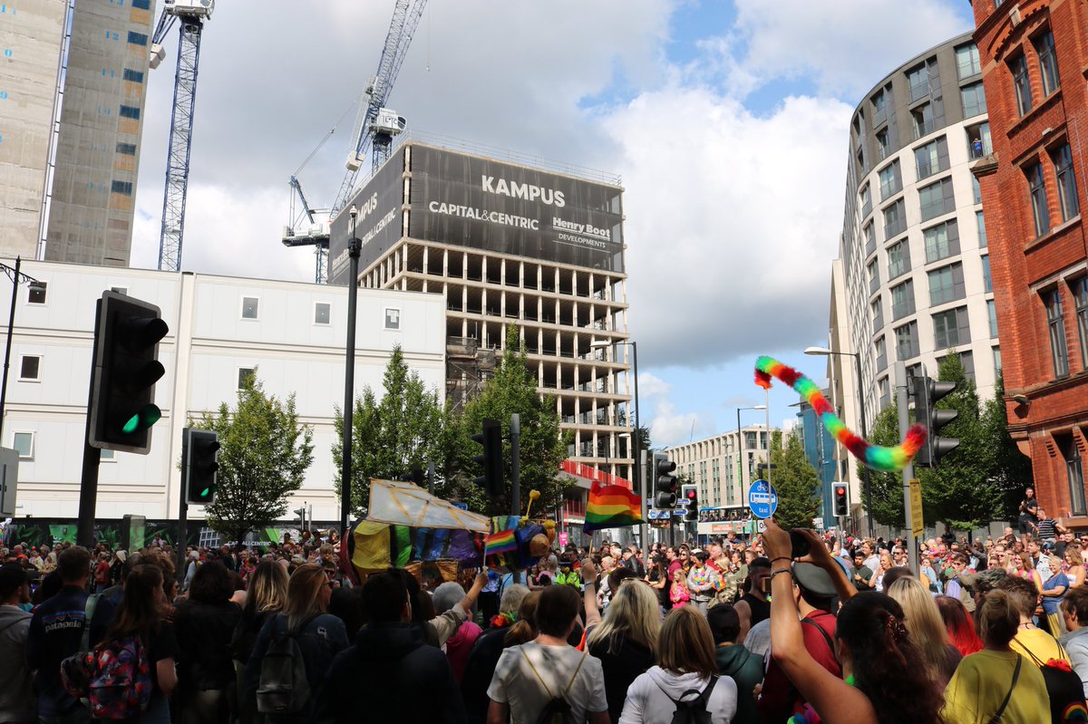 CapitalCentric's tweet image. It’s awesome seeing the #manchesterpride2018 parade right outside of #KampusMCR We’re really looking forward to being a part of pride in the future! ✨ @KampusMCR @HenryBootDev