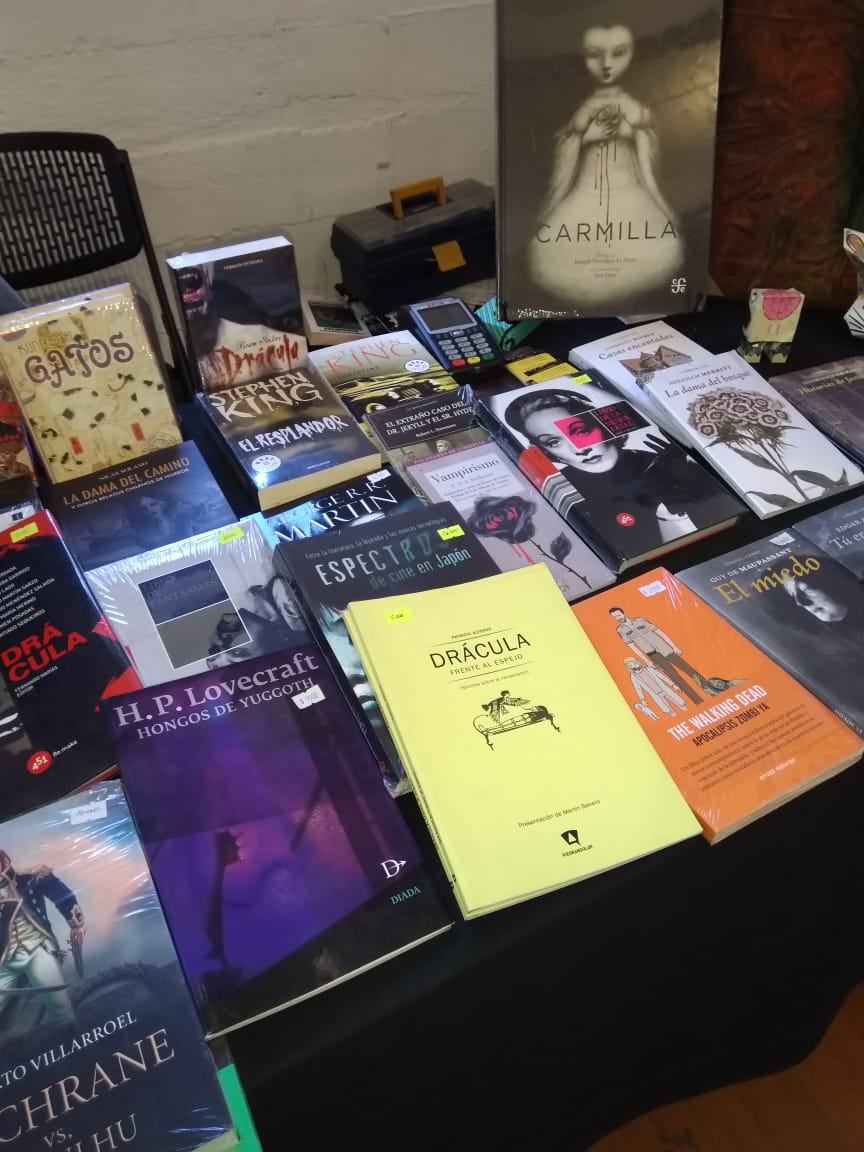 edpiedrangular's tweet photo. ¡No te la pierdas! Nuestros títulos te esperan en la #Monstercon2018. Sábado y domingo en la @BibliotecadStgo. https://t.co/EBhGKPSS1C
