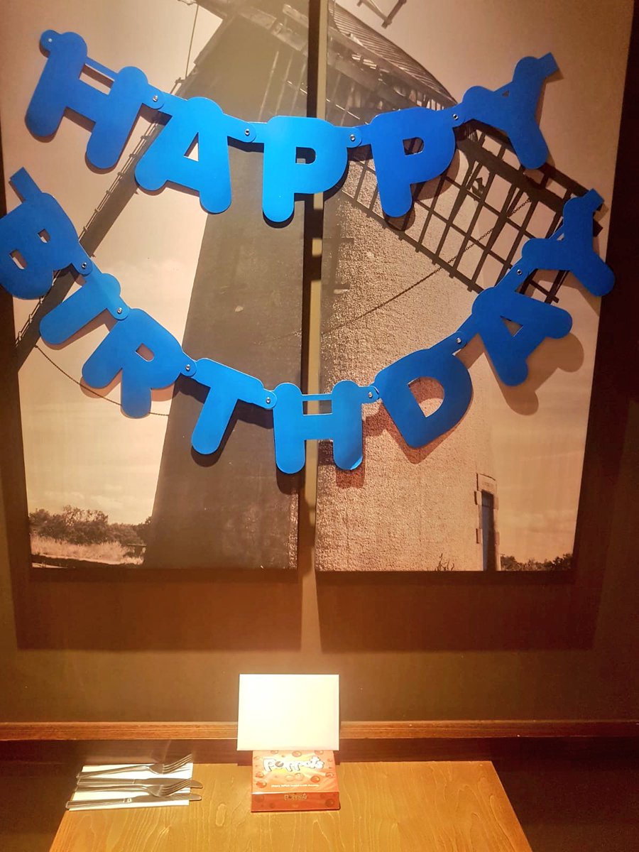 BirkenheadPI's tweet photo. The team saw an opportunity for a fab WOW to celebrate a 13th birthday in the restaurant last night 💙🎊🎈 Personalised sundae by Natalie to top it off! #summerofservice #birthdaycelebration #chocolatesundae #premierinn #birkenhead @Kate_Reed_82 @livvvyyy https://t.co/G1xCReQSnZ