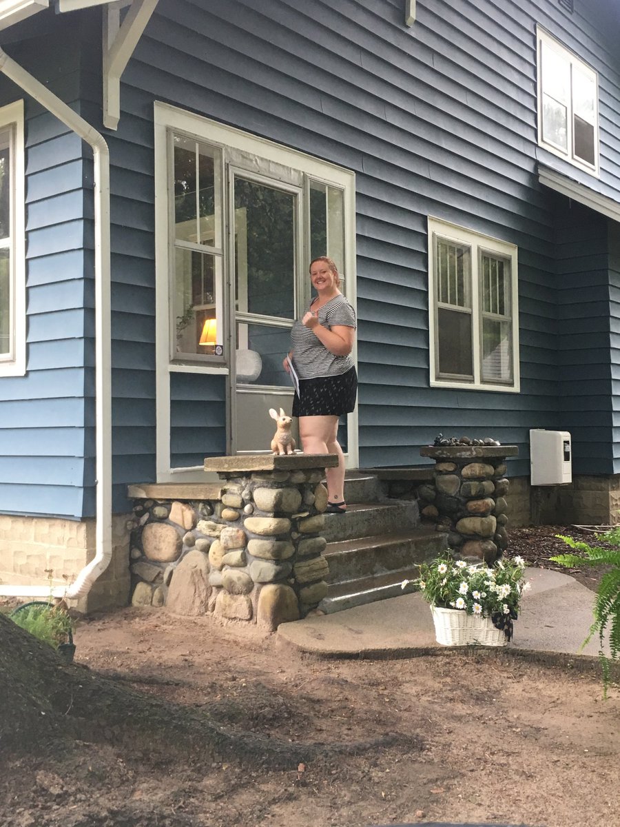 students_for_GD's tweet photo. Rain or shine our team is out talking with voters and dogs alike! #dogsdoorswin #insidethe7th #flipthe7th #bluewavesofgrain https://t.co/ziEA3apBie