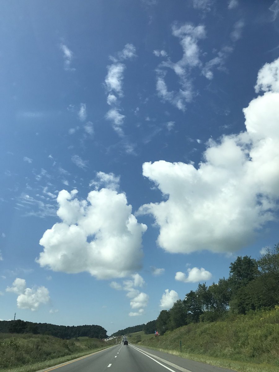 ArtLadyHBK's tweet photo. Whenever I see interesting cloud formations I wonder what you might see @fuglefun #Creativeclouds https://t.co/CYREZnPKQc