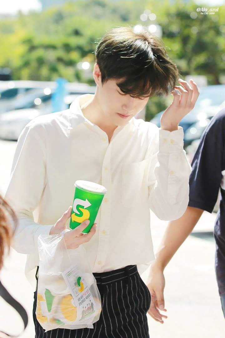 BoBo01543715's tweet photo. Suho ah~~ Anh đẹp trai quad rồi đó😭🤣♥️♥️❤
#SUBWAYxSUHO @weareoneEXO #EXO https://t.co/bkku5E7Vfo