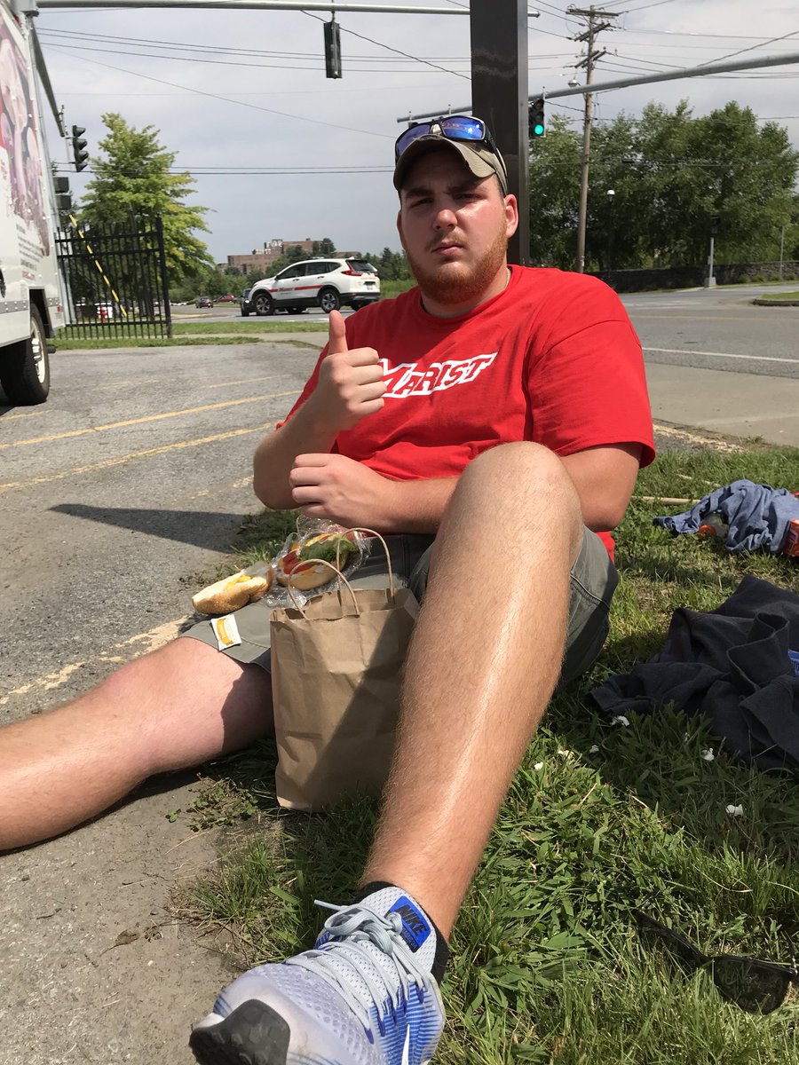 MaristGolf's tweet photo. Gotta eat big to sWINg big https://t.co/tFCx8g339Q