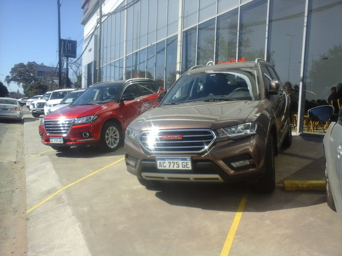touristarg's tweet photo. #Ahora
Capacitación para compradores de @havalargentina en #CarOne Ituzaingo dictada por Eduardo Smok de Auto al Día
.
#autos #haval #motor #capacitacion #autoaldia #touristarg #instamotor
.
👉 #experienciatouristarg https://t.co/L2Rp2AFyLR