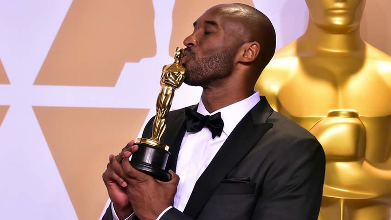LaSalaDeportiva's tweet photo. #NBAenSala | Muchos decían que Kobe Bryant regresaba a la #NBA, otros decían que jugará en la #BIG3. La empresa #KobeInc desmintió los rumores y la propia #BlackMamba dijo lo siguiente:
"No vuelvo a las canchas. Estoy aquí para demostrar que somos más que jugadores". https://t.co/aFl91iNPVS