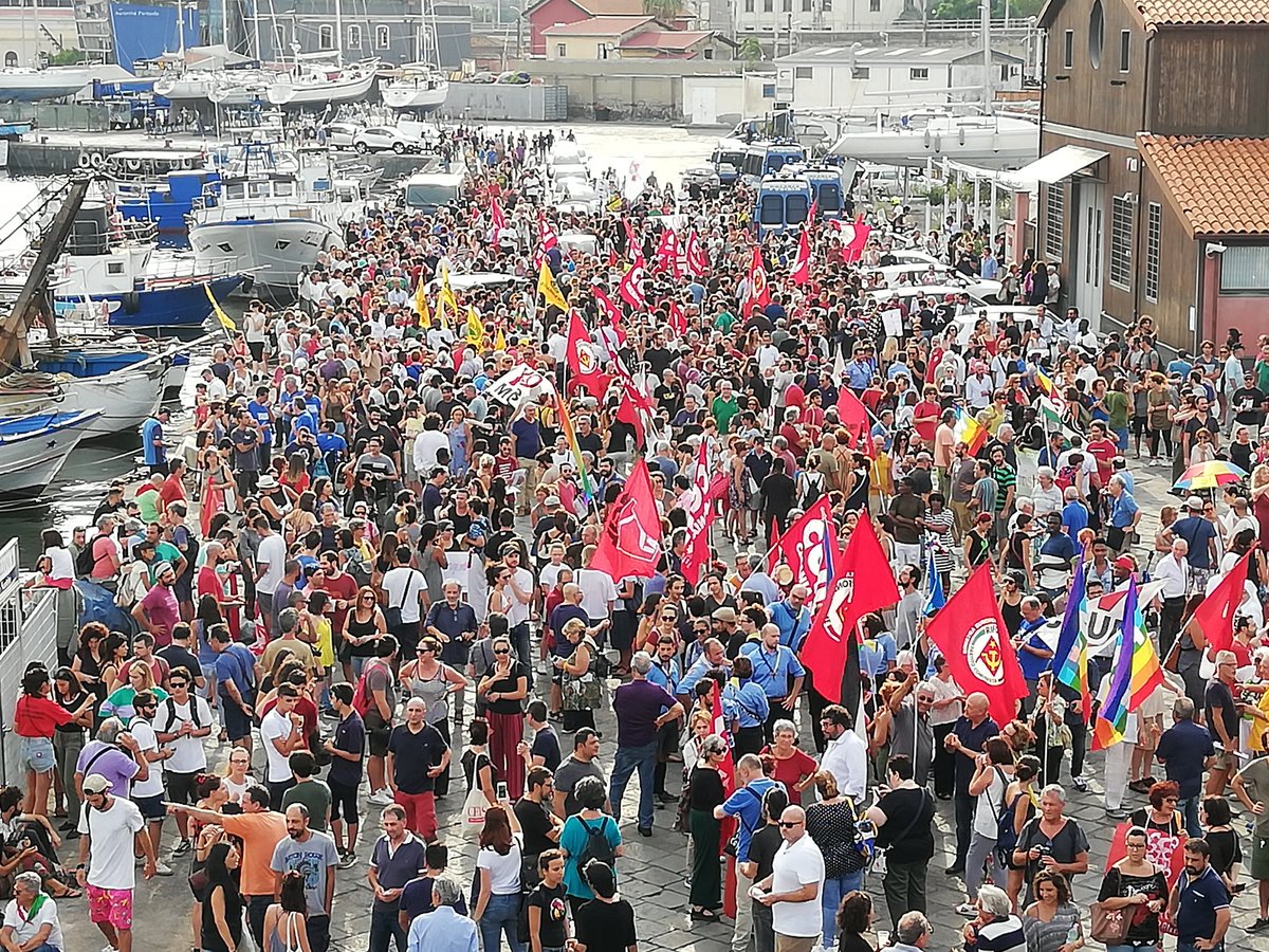 blutarski_bluto's tweet photo. Ora al porto di #Catania
#Diciotti #CataniaAccoglie #fateliscendere https://t.co/5Svn0oqn8u