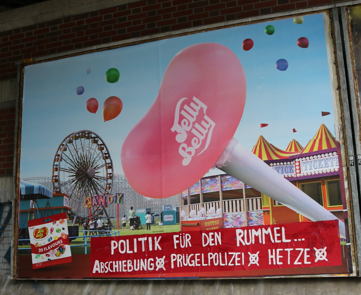 maquiblog's tweet photo. Soli-#Adbusting für #linksunten zum Tag der offenen Tür am Innenministerium:
https://t.co/yPiLcr9rUp

Gegen #Zensur, #Prügelbullen, #Hetze und #Abschiebungen!

#Kommunikationsguerilla #Adbusters @RegSprecher #HalloPolitik #indymedia #Freiburg #fightrepression https://t.co/myjR2JIjcu