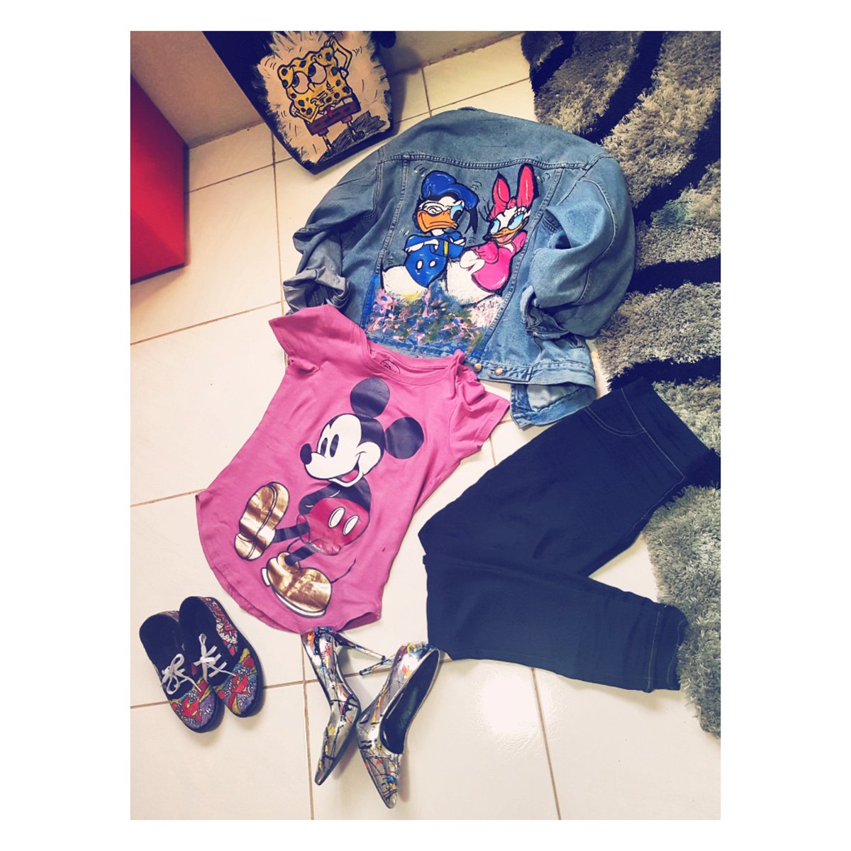 duduWagaG's tweet photo. #ootd rocking... #DuduPoshArt #Customisedshoes #customisedheels #customiseddenim #artondenim #Customisedtshirt #customisedbag #customisedtakkies #cartoons #mickymouse #spongebob #ducktales #ipaintedthis #FemalePainter hala .... π+27662038225 ππ©βπ¨π¨ https://t.co/fxCfQBJUrI