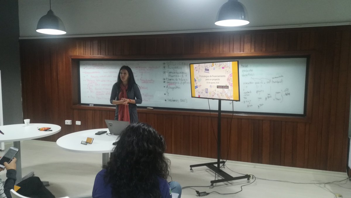 MedialabCIESPAL's tweet photo. @YomaraRosero facilitando la charla "Estrategias de financiamiento para un proyecto" en el marco del #ProgramaCiudad de @MediaLabUIO @ciespal y @GIZEcuador https://t.co/fQ3K9Vq4RU