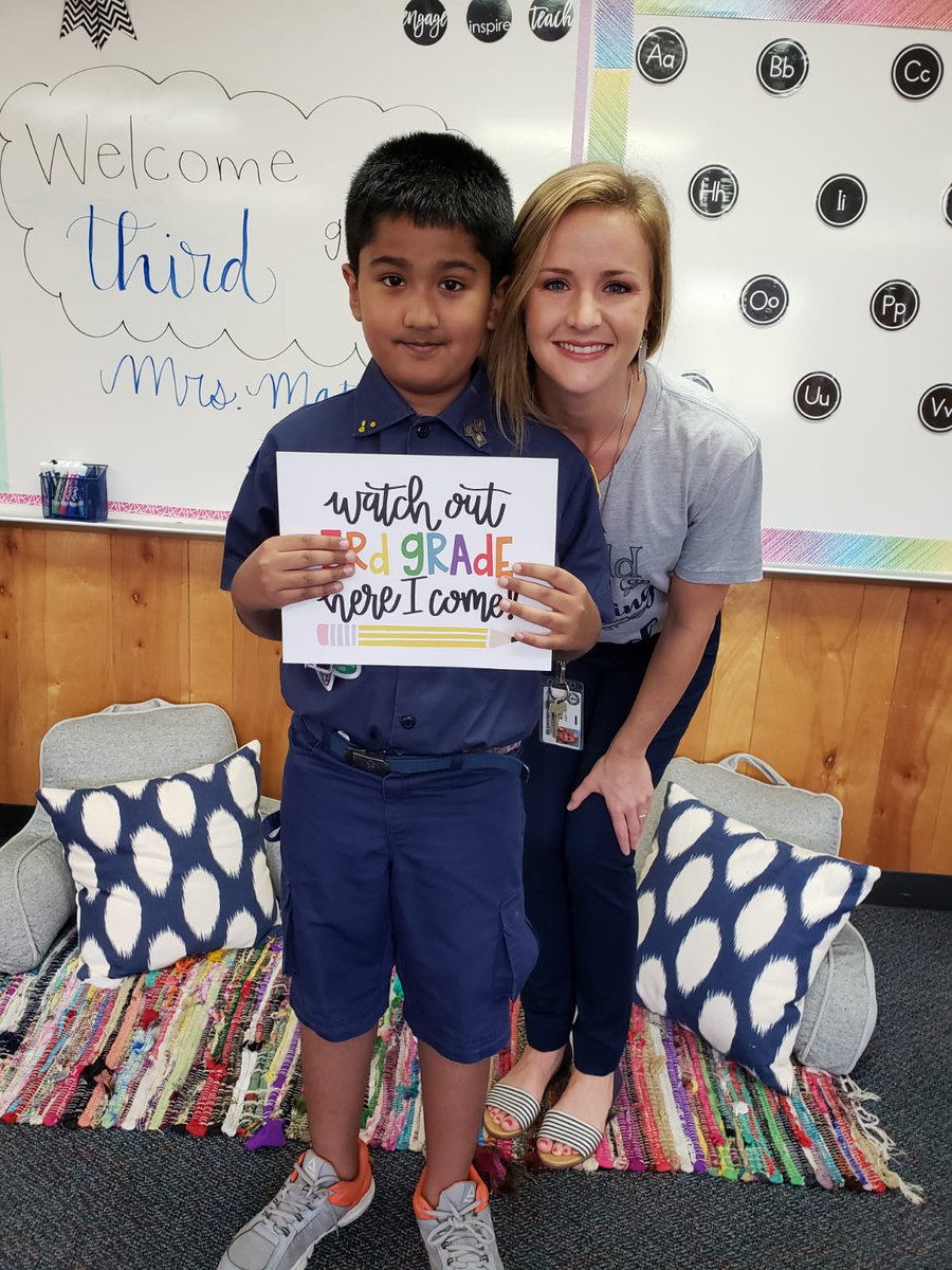 ShilpaPandey19's tweet photo. After meet the teacher, this boy is packing some special books from India, to share with class. @HillaryMatevia https://t.co/yv9qzaXVce
