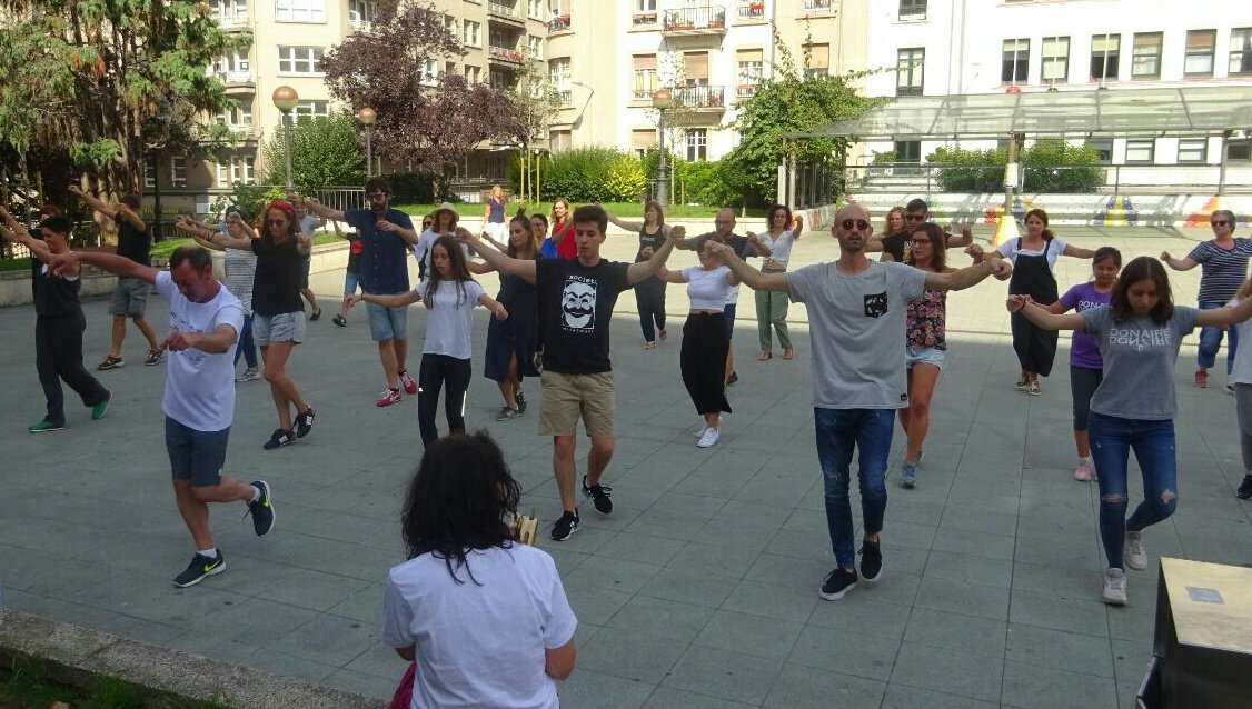 Obradoiro con <a href="/ardelloeixo_/">Ardelloeixo</a>  de Maneo na Praza de Vigo por Pablo Díaz #acoruña