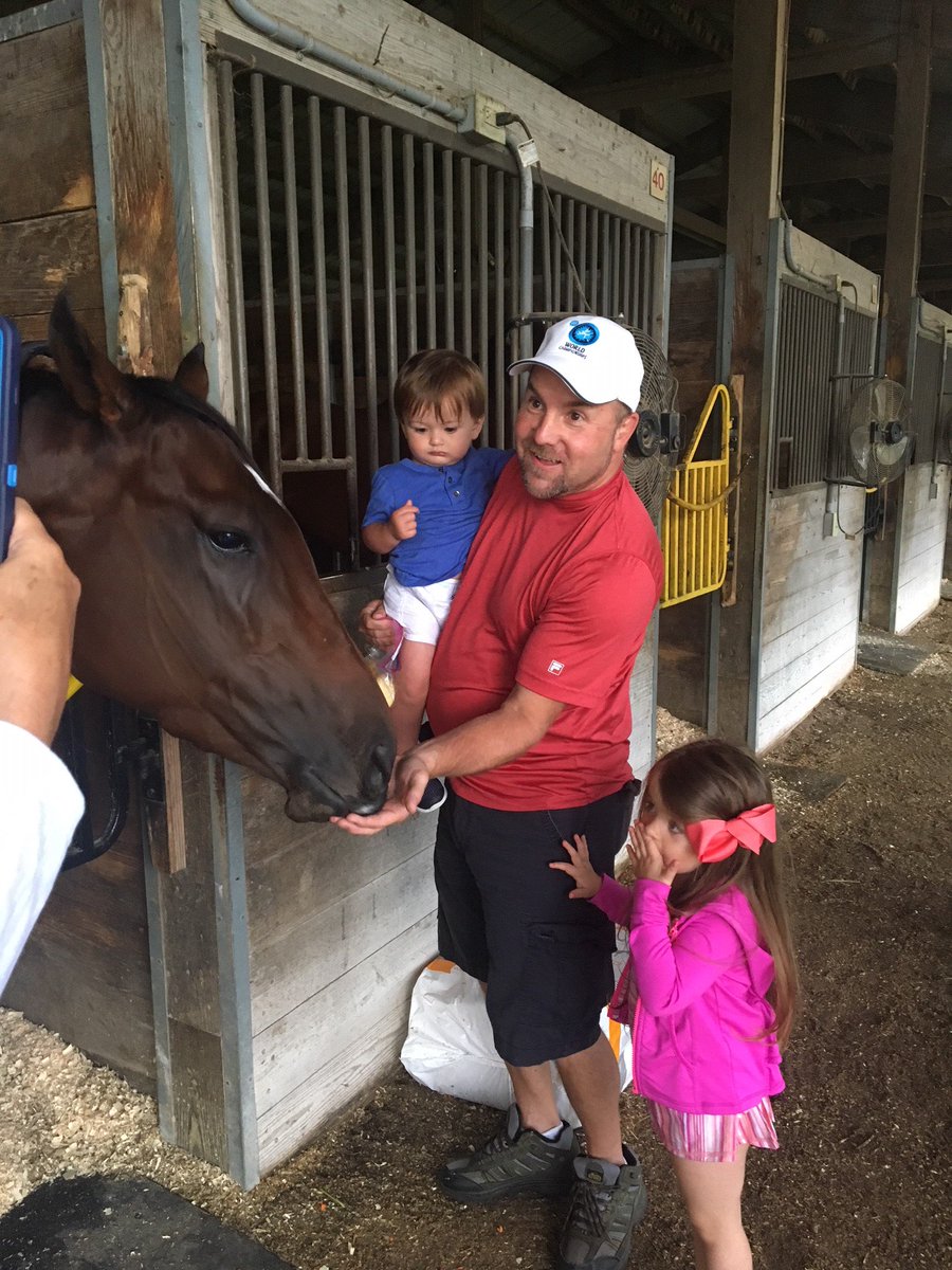 GrandGestureStb's tweet photo. Despite the weather, great turnout for a barn visit to see Bold Concept this morning by the Grand Gesture Stable owners @IGRaceCourse @IGTammy @RacingRachelM @NancyUryHolthus @billdownes1 https://t.co/CP12oObNll