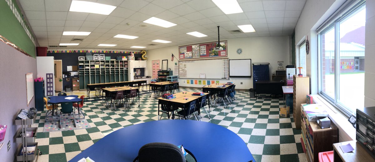 ashleyckuno's tweet photo. My classroom is ready to welcome some sweet second graders ❤️🐢 https://t.co/lvVvUOEQZy