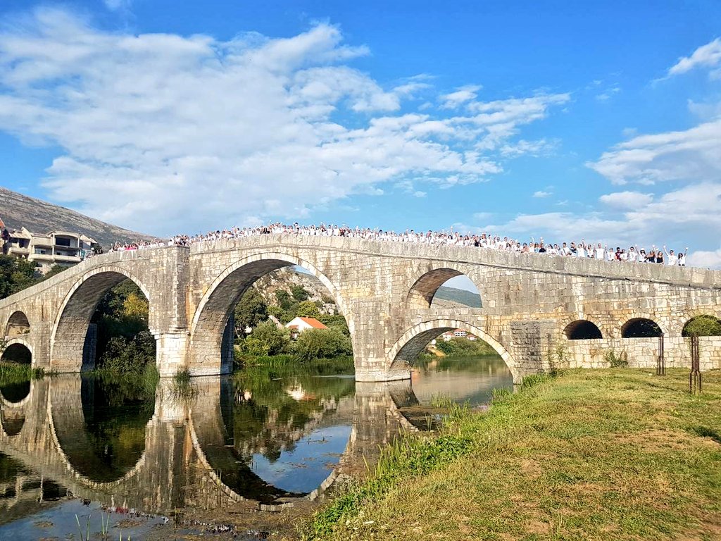 osrsinfo's tweet photo. Pozdrav iz Trebinja sa 22. Susreta mladih Republike Srpske.
#22smrs #mladi #omladina #Srpska #Trebinje https://t.co/9l60ft8cU3