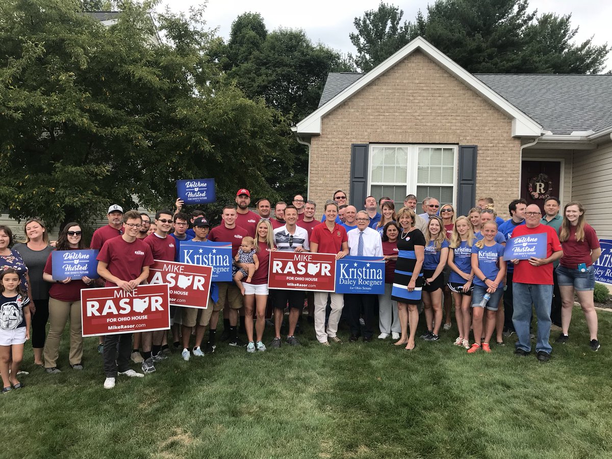 DeWineHustedOH's tweet photo. Ohio’s next Governor & First Lady kicked off the day in Stow to campaign with @kristinaroegner, @MikeRasor & a team of volunteers who are fired up to talk to voters about the positive vision @MikeDeWine & @JonHusted have for #OhiosFuture! #OHGov https://t.co/8yIB4ddMCC
