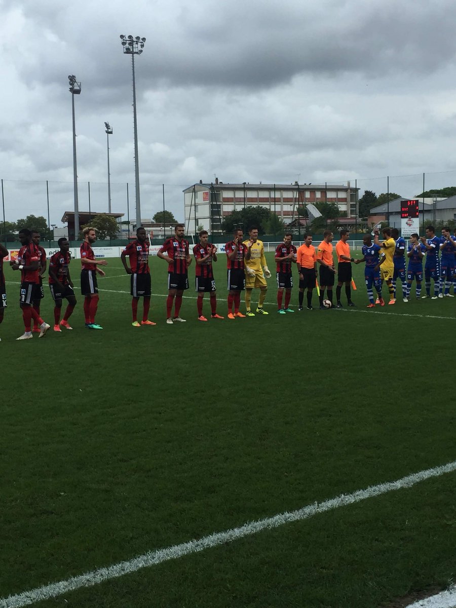 VHFootOfficiel's tweet photo. 1’ Coup d’envoi de la rencontre face à l’ @USColomiers 🔴⚫️ #AllezVHF #USCVHF https://t.co/2fyT52Pjr6