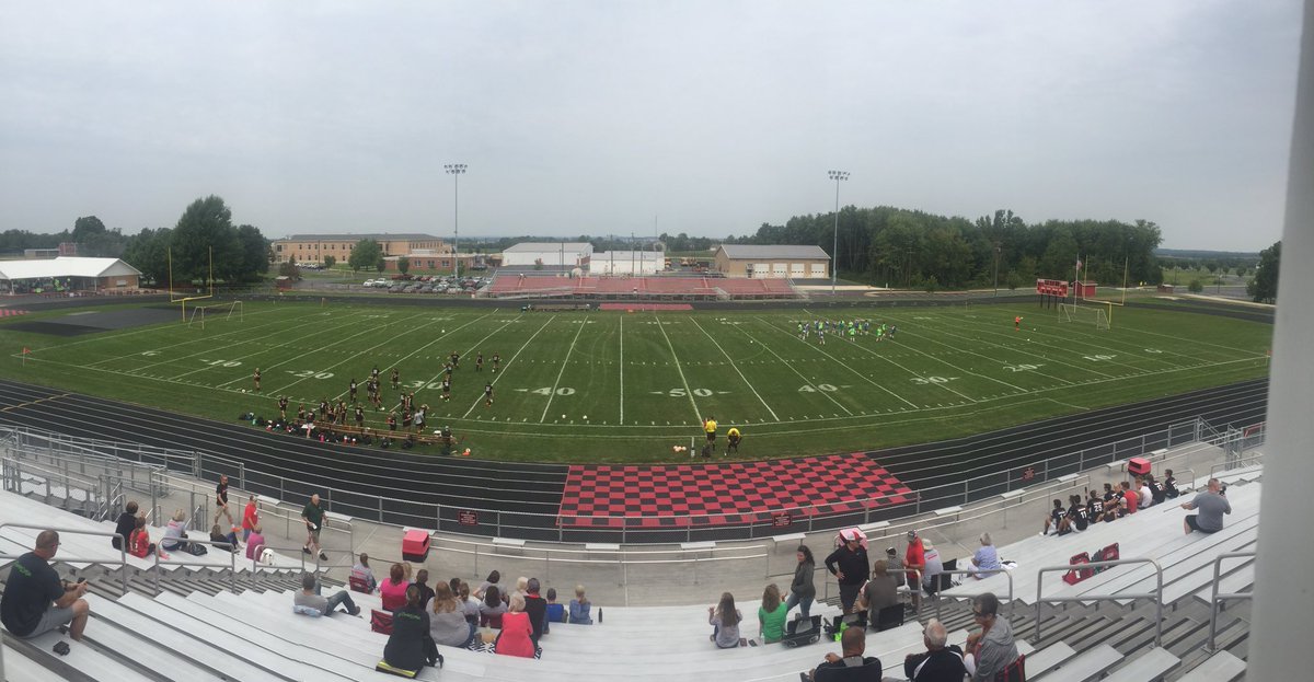 MissHenwood1's tweet photo. Beautiful day for soccer.  Come out and support the Falcons in #kickingcancer!  ⚽️⚽️⚽️ #teamluke #teammahler #fightlikecoachjoe @falconsoccer_96 @FUHS_BSOC https://t.co/Hsh26poyCc