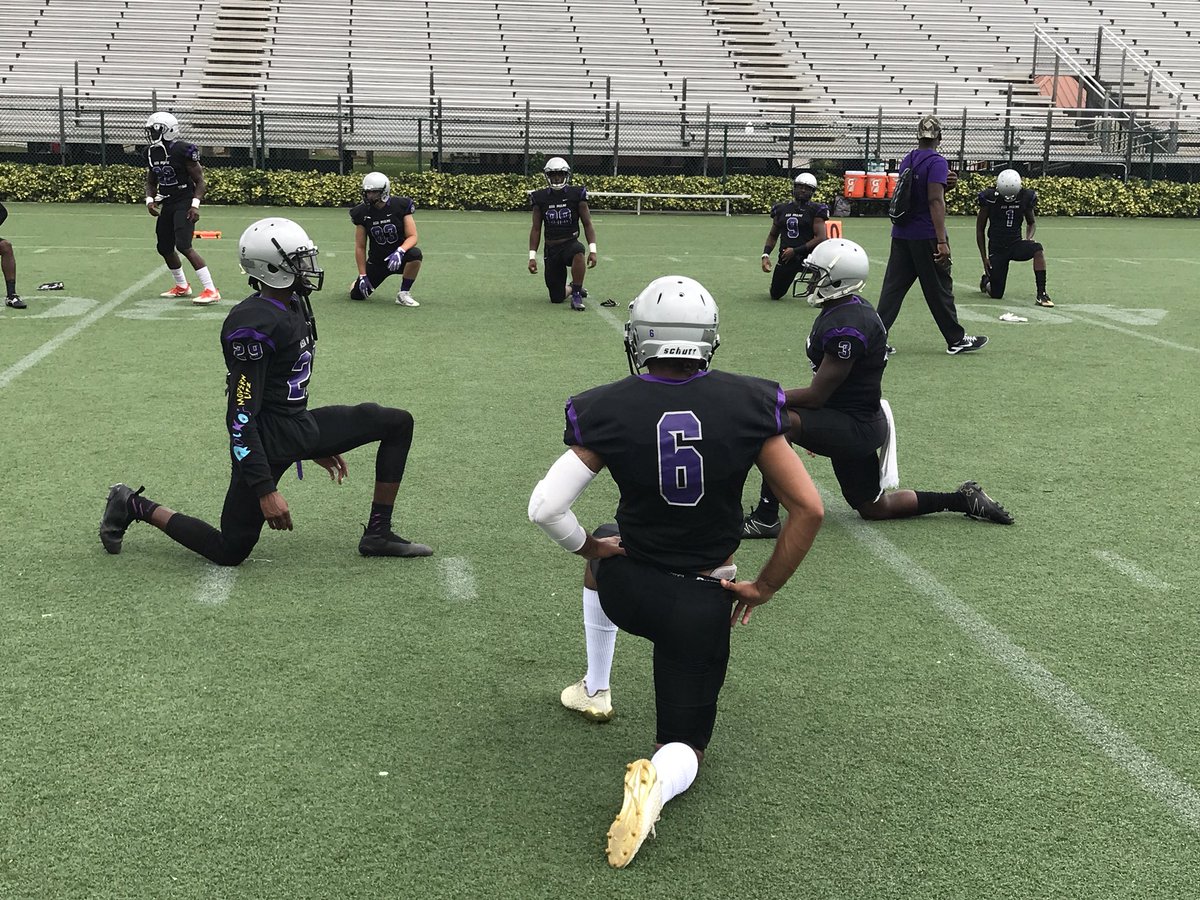 ASAMiamiFB's tweet photo. The Crew. #Warmups
#ASAvsAPA #BrickByBrickASA https://t.co/0tbTwv3iO6