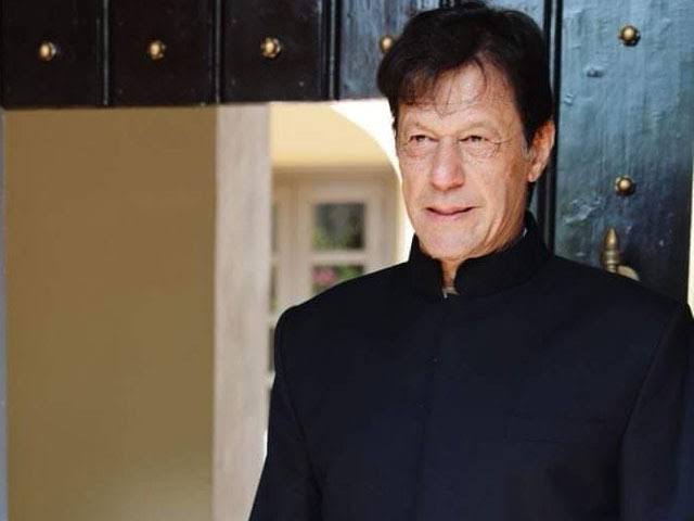 eng_muhsin's tweet photo. لوگ کہتے ہیں سیاہ رنگ 
حزن و ملال کا رنگ ہے
غم کی علامت ہے لیکن ۔۔۔۔۔
تم جب بھی سیاہ لباس پہنتے ہو
بہاریں رقص کرتی ہیں 
موسم مسکراتے ہیں ۔۔۔۔!!!
@ImranKhanPTI 

#PM_IMRAN_KHAN 
❤❤Lots of Love ❤❤

 #PMIK https://t.co/BTwLIKraFX