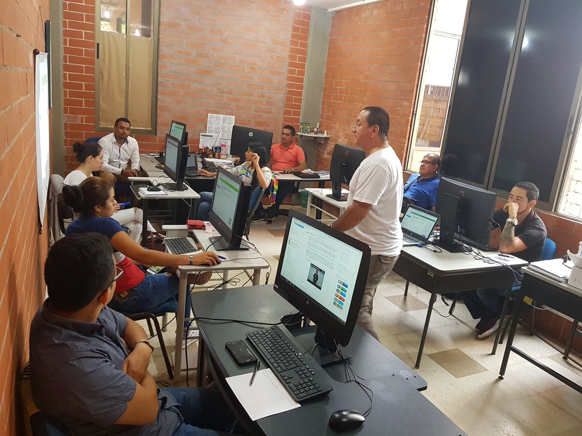 Lucerinaa's tweet photo. @UniversidadUNAD @RedestUNAD Docentes Ecapmistas @UNADFlorencia1 @ecapmaflorencia en capacitación a campus virtual con estudiantes nuevos y reingreso #ModoRP @julialbaangelo @Zootecnia_Unad https://t.co/rHh38M7epf