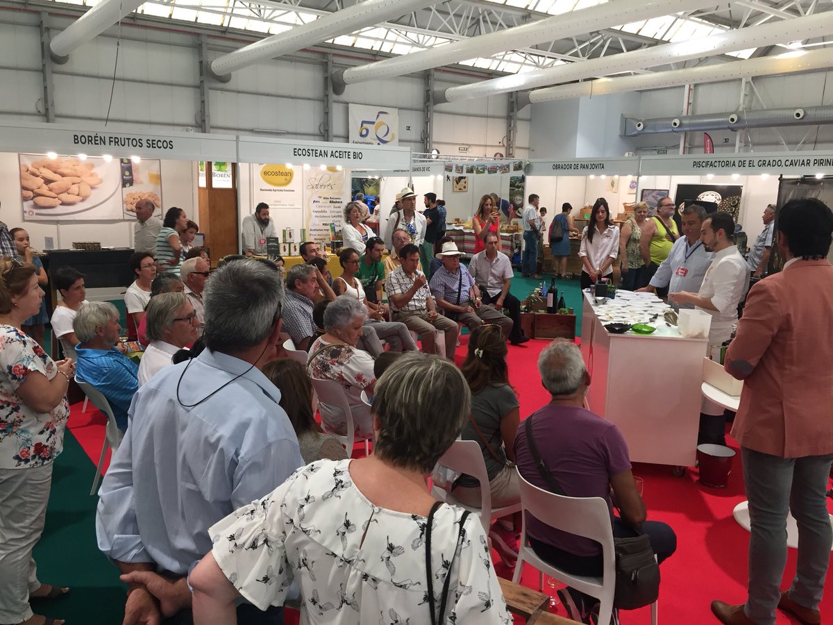 Demostración culinaria de Rubén Pertusa con productos de Caviar Pirinea armonizados con aromático vino blanco de bodega Sers, de <a href="/DOSomontano/">DO Somontano</a>. Continúan las catas en el espacio Somontano, Territorio de interés gastronómico de #FERMA2018