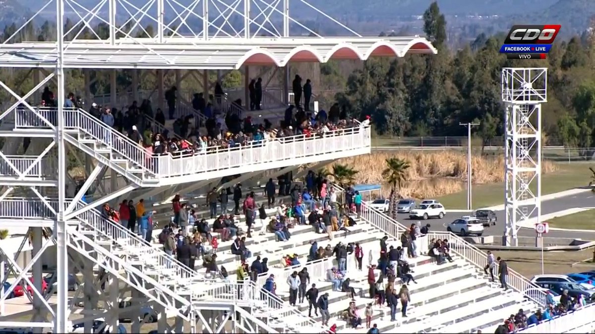 FamiliaPais's tweet photo. Que hermoso se ve el #AutodromoCodegua con gran presencia de Público disfrutando de la categoría Autos Históricos y #Formula3CL #NotodoesFutbol @formula3chile y transmitido por el verdadero Canal de Deportes en Chile. @canal_CDO https://t.co/63lJjDkY8R