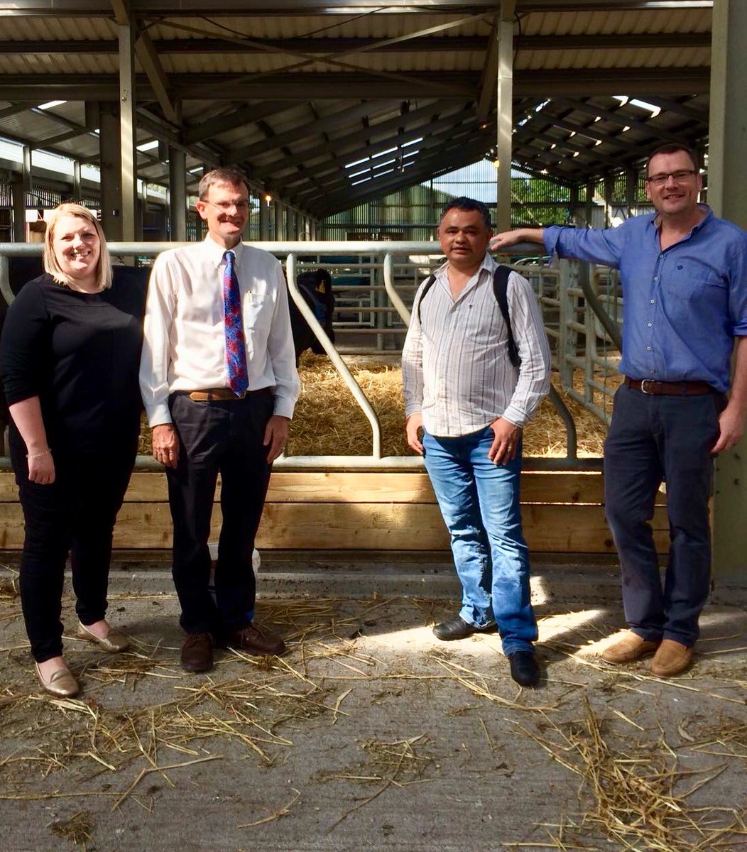 DrErinWill's tweet image. It’s been a great week of #reproscience for me: presented some exciting results at our #endometritis workshop in @ucdlyonsfarm, had dinner with one of my fave Profs and then got awarded funding yesterday! #reprorocks