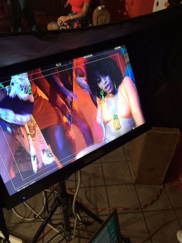RebLRocR's tweet photo. STYLED to ROC
#bts #VideoShoot #HotWorld https://t.co/XNnNqgbRzV
