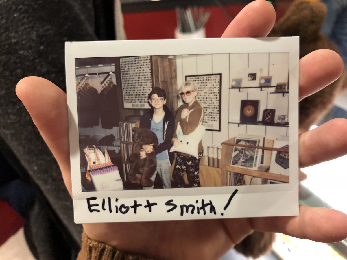 heyharmony's tweet photo. We made an obvious stop at the Sub Pop records store in the Seattle airport and and employee recognized my Summer Camp Island bag! He is a big fan of the show so I casually mentioned that Elliott plays Oscar... suddenly we are taking a picture of us for their WALL!!!
AHHH WHAT https://t.co/4ykwM2FJ6K
