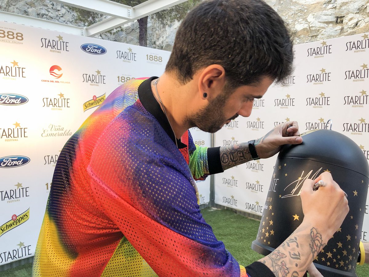 ¡Última firma y el cartel de las estrellas de #StarliteFestival2018 ya está completo! 👏🏼👏🏼

Hoy cerramos el festival con una actuación muy especial: <a href="/MelendiOficial/">Melendi Oficial</a> empieza su gira en nuestro auditorio con todas las entradas vendidas 🙈🙈
¡Se avecina una gran noche!