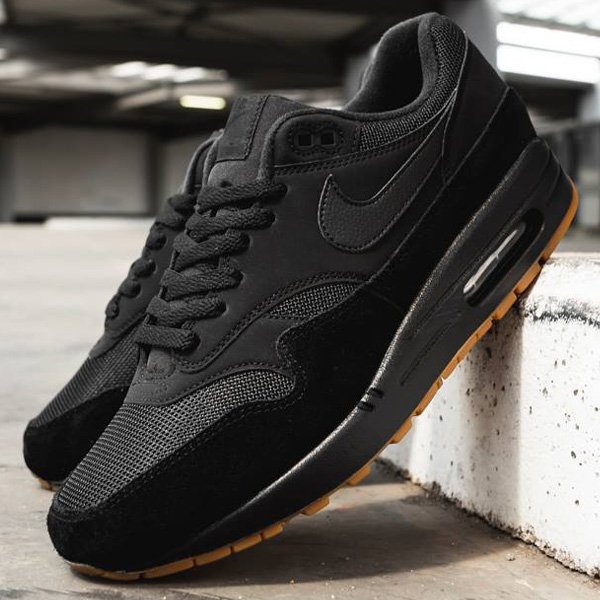 nike air max 1 triple black gum