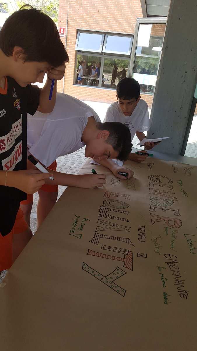 Learn_Play_YE's tweet photo. Taller Final por parte de todos los jóvenes del Intercambio Juvenil!!

Final Workshop by all the youngers of this Youth Exchange!!

@Learn_Play_YE @EUErasmusPlus @InjuveSpain @cdrivasfutsal @NaranjaSanfer #OrangeFutsal #ŔöbäcksIF #NantesMetropoleFutsal https://t.co/sjignq5hoB