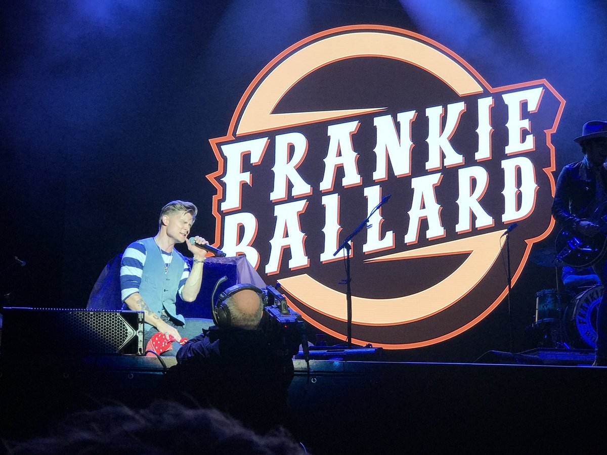 BrittieIsle's tweet photo. @FrankieBallard amazing performance at the #MinnesotaStateFair can’t wait till next time! https://t.co/UVWYpXzPb1