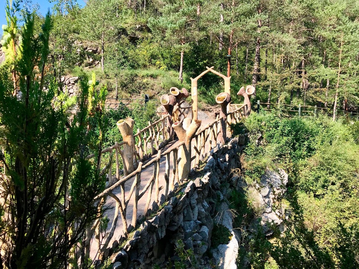 tastallibres's tweet photo. Ens encanta gaudir dels racons únics de Catalunya. Recentment hem visitat els jardins Artigas, que es troben a la Pobla de Lillet (alt Berguedà). Teniu unes quantes fotos per gaudir-ne. Quin es el vostre racó preferit de Catalunya?

#paisatges #arquitectura #gaudí #tastallibres https://t.co/dG041wy896