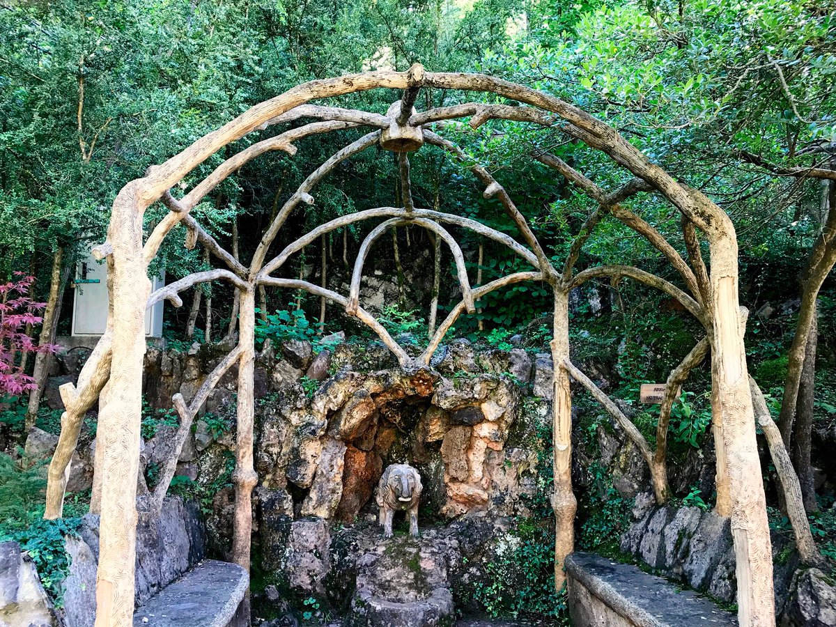 tastallibres's tweet photo. Ens encanta gaudir dels racons únics de Catalunya. Recentment hem visitat els jardins Artigas, que es troben a la Pobla de Lillet (alt Berguedà). Teniu unes quantes fotos per gaudir-ne. Quin es el vostre racó preferit de Catalunya?

#paisatges #arquitectura #gaudí #tastallibres https://t.co/dG041wy896