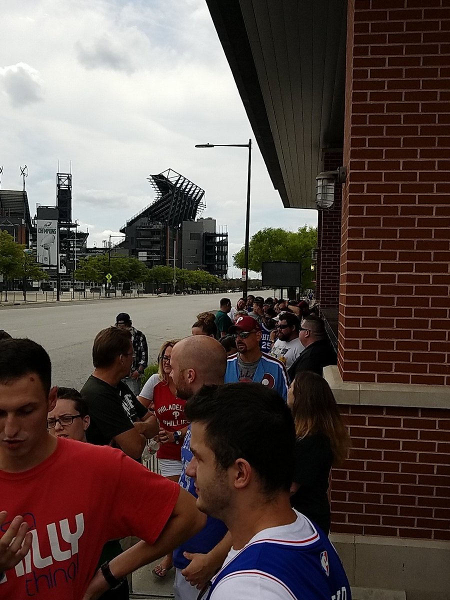 boal_rob's tweet image. #975fanfest #londoncontest